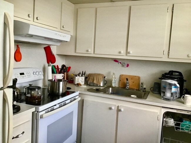 Building Photo - 84 Brighton B