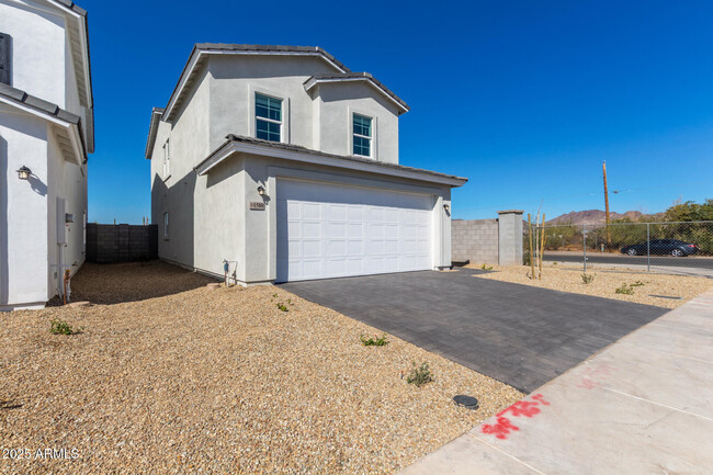Building Photo - 1564 N Pueblo Dr