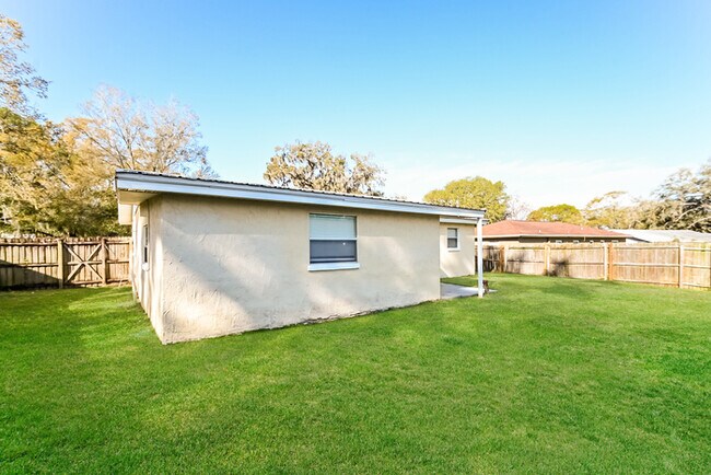 Foto del edificio - 527 Robin Hill Cir