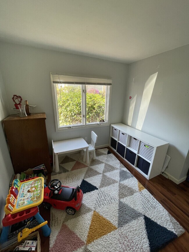 Building Photo - 244 Weatherstone Drive Worcester 3 Bed, 2....