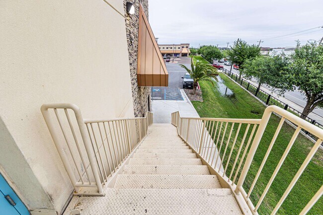 Foto del edificio - 8218 Casa Verde Rd