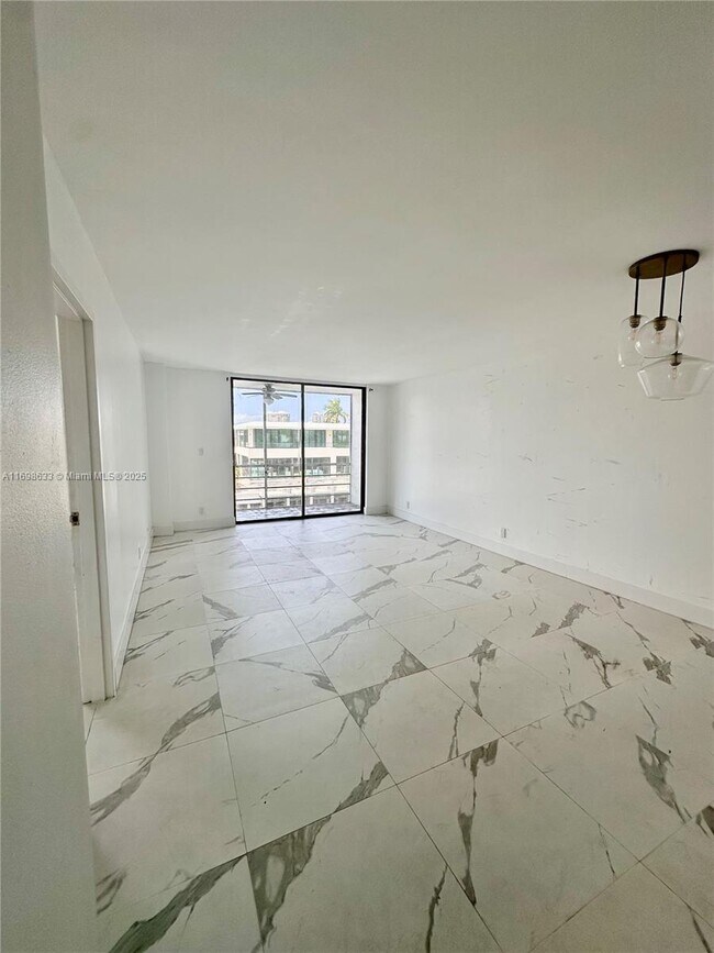 Foto del edificio - 2935 NE 163rd St