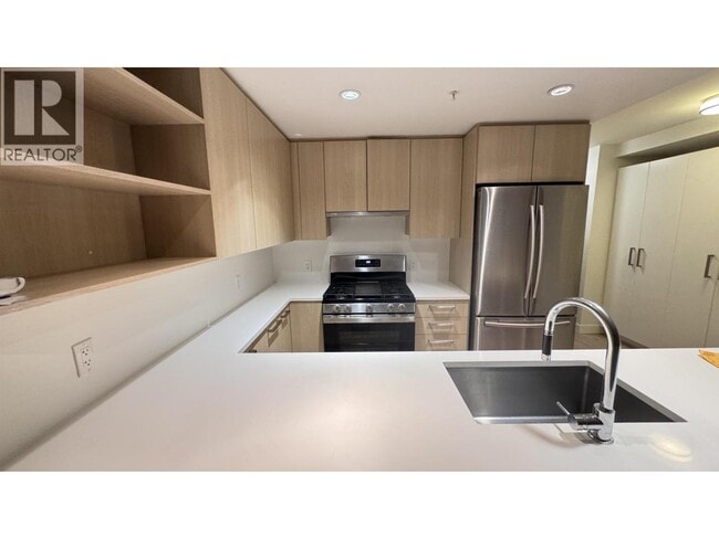 Building Photo - 8288 Granville Ave