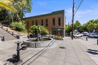 Building Photo - 842 Washington St