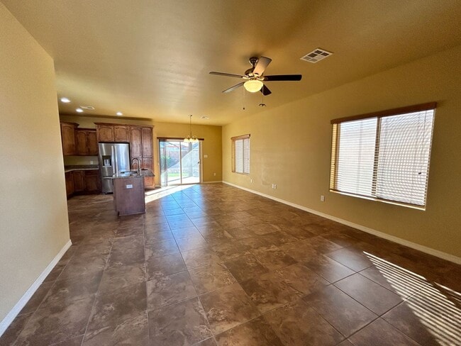 Foto del edificio - Beautiful Southwestern-Style Home in El Rancho Encantado