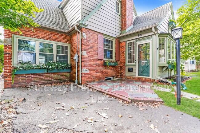 Foto del edificio - 404 Strawbridge Ave