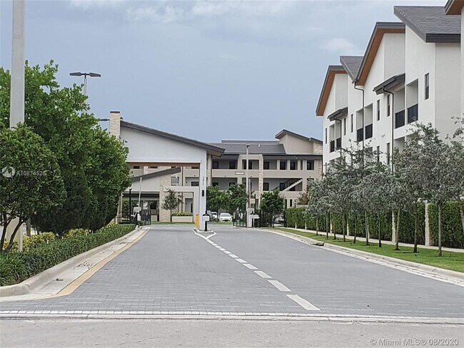 Building Photo - Great Condo unit in Doral