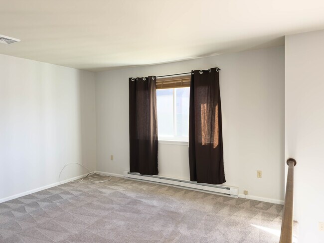 Foto del edificio - 2231 Donough Dr