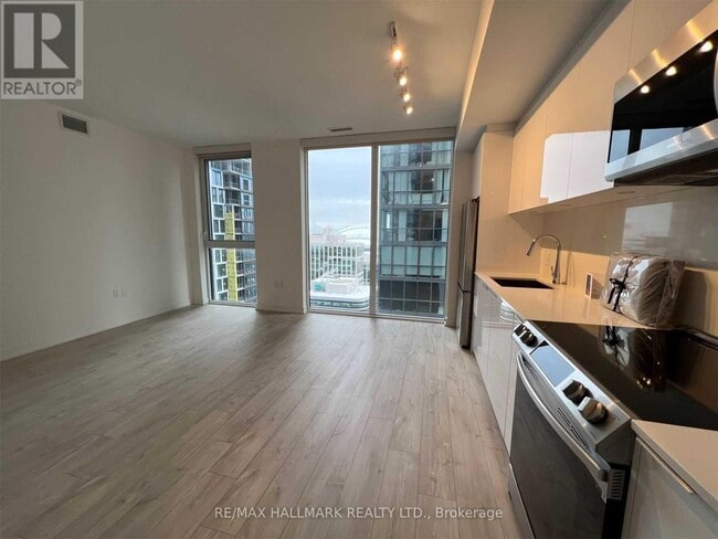 Photo du bâtiment - 357 King St W