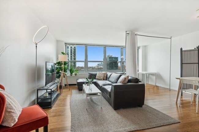 Building Photo - Beautiful 1b1b Apartment in Gold Coast