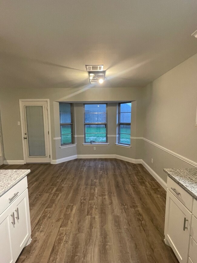 Área de comedor - 4609 Cripple Creek Rd