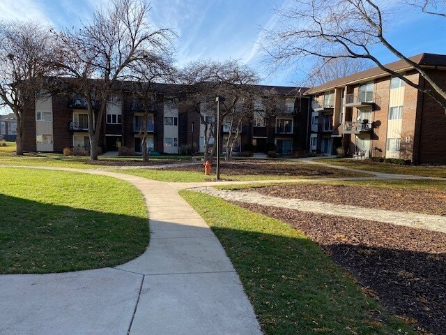 Foto principal - 5S066 Pebblewood Ln