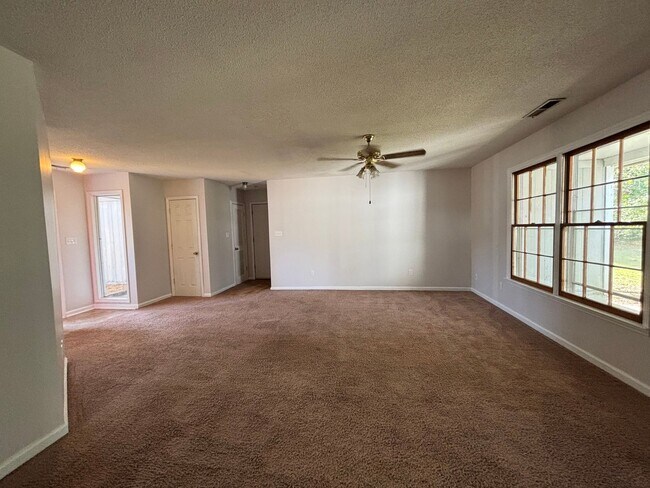 Building Photo - 115 Honey Tree Ct