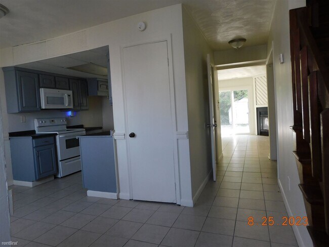 Building Photo - 3 br, 2.5 bath Townhome - 3481 Bancroft Dr
