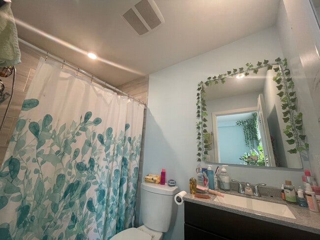 Photo - 1527-33 W Seybert St Apartment