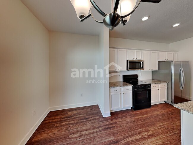 Foto del edificio - 4615 Reisswood Loop