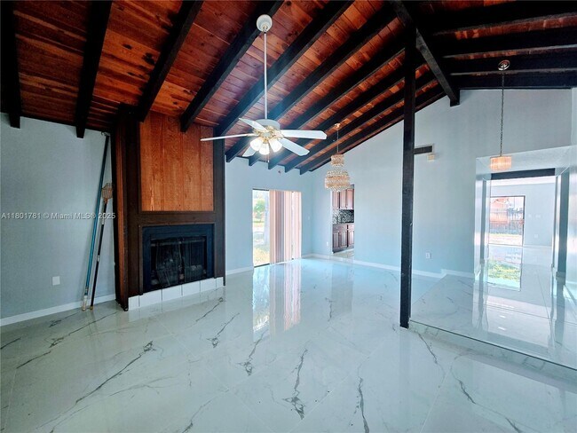 Foto del edificio - 20504 NE 9th Ct