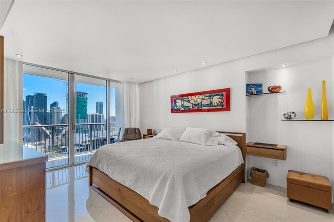 Building Photo - 1750 N Bayshore Dr