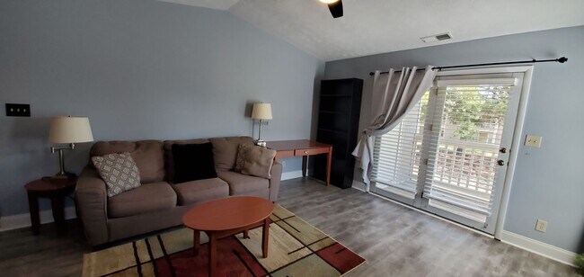 Foto del edificio - 672 Bartons Landing Pl