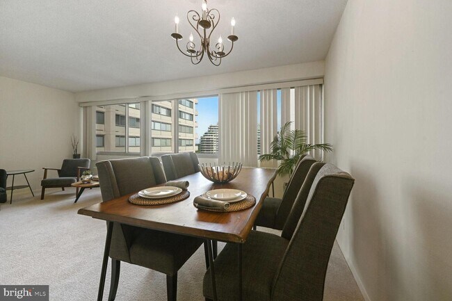Foto del edificio - 5500 Friendship Blvd