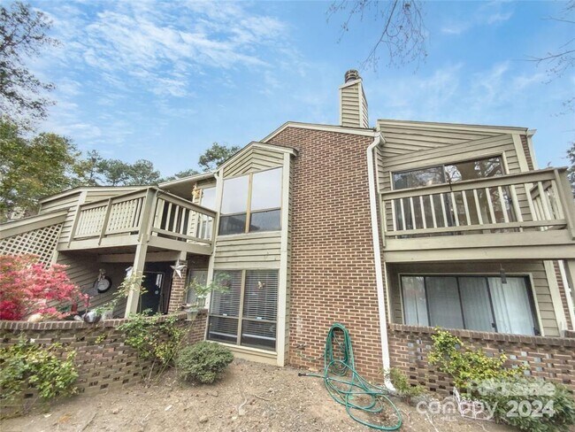 Foto del edificio - 1600 Sharon Rd W