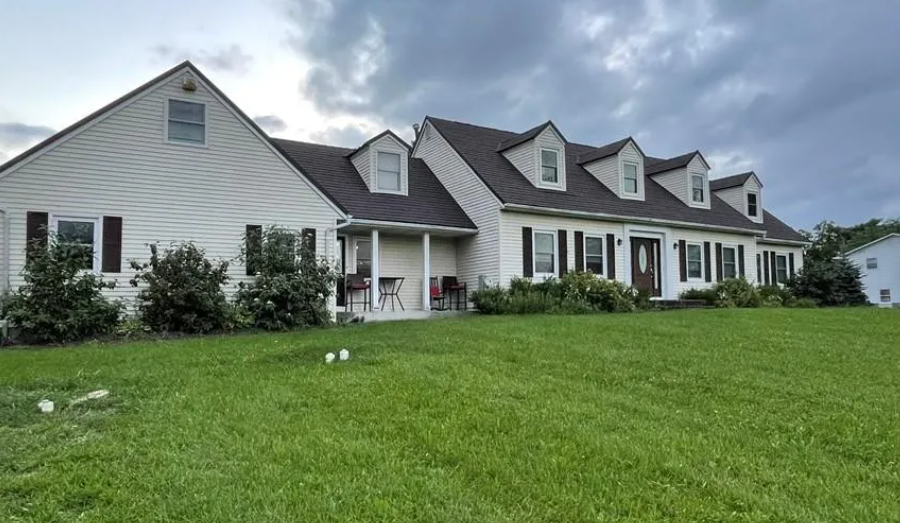 Primary Photo - 142 Laroe Rd