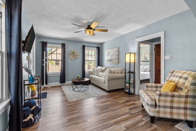 Building Photo - 516 Cherry St