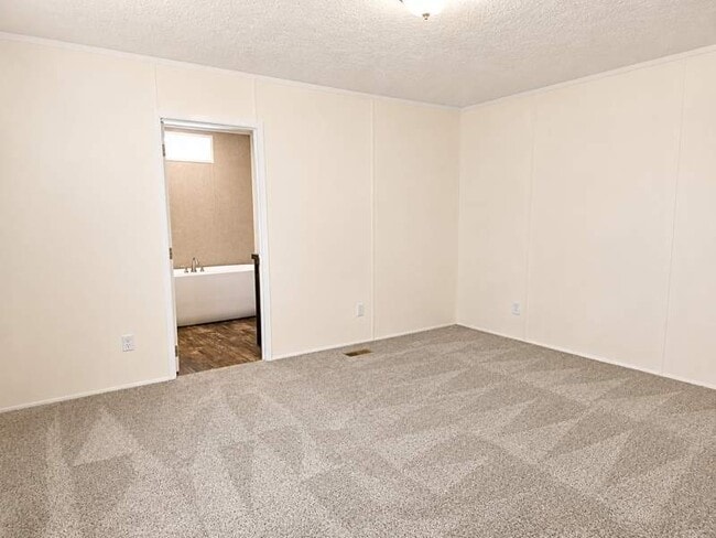 Building Photo - 153 Goodlett Dr