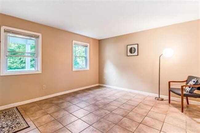 Building Photo - 56 Morellen Ln