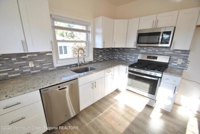 Foto del edificio - 75 Illinois Ave