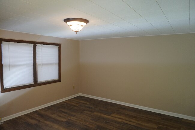 Foto del edificio - 7956 Eastdale Rd