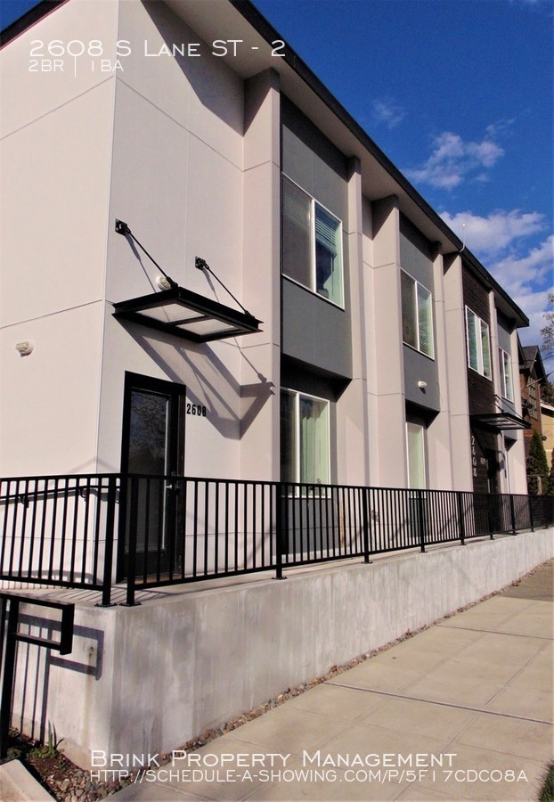Building Photo - Gorgeous 2-Bed Minutes from Downtown!