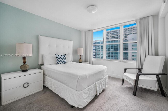 Foto del edificio - 5101 Collins Ave