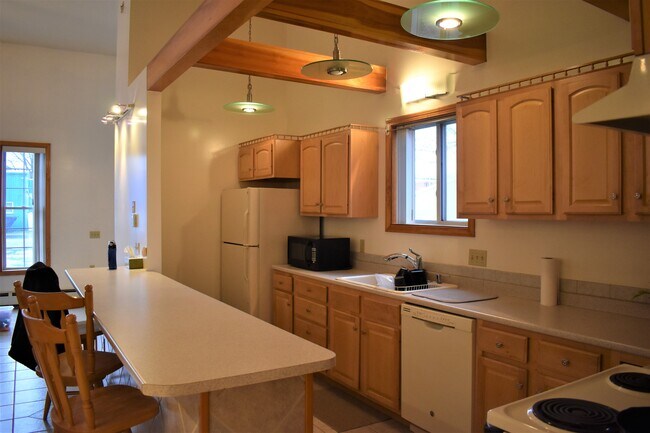 Kitchen - 40 Chambers Ave