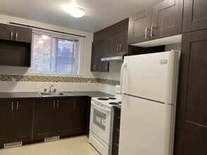 Building Photo - 4860 Plamondon Ave