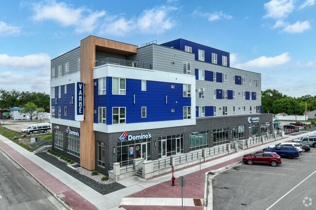 Building Photo - Vanné