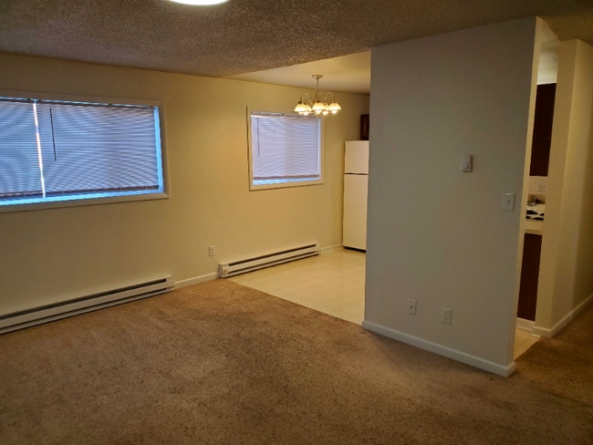 Building Photo - 806 Saddle Dr