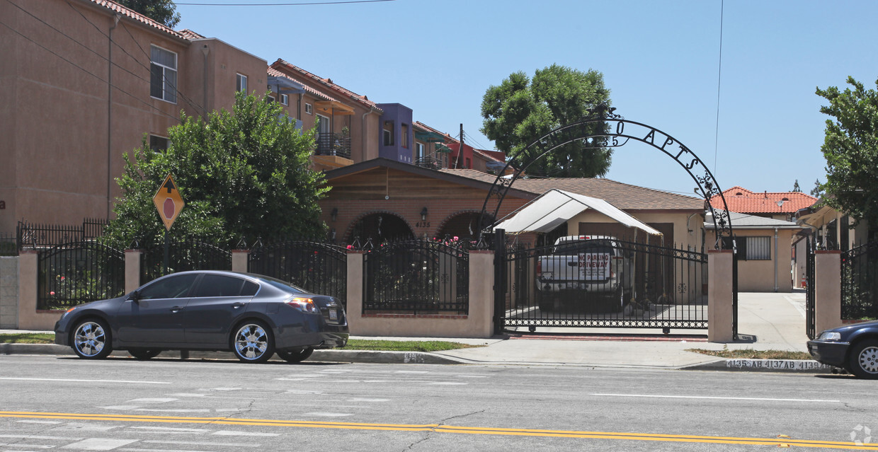 Building Photo - 4135-4143 Tyler Ave