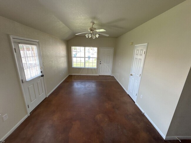 Building Photo - 3101 Yaupon Rd