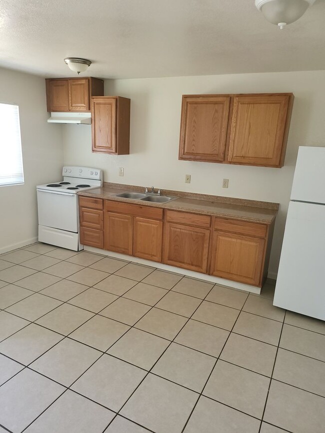 Building Photo - Birdwell Triplex