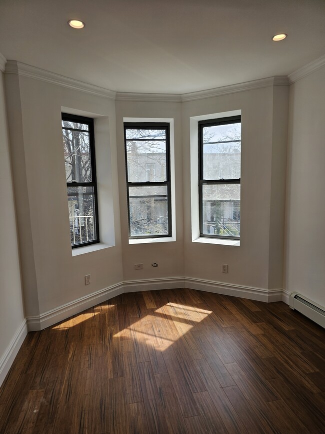 Building Photo - 6020 Catalpa Ave