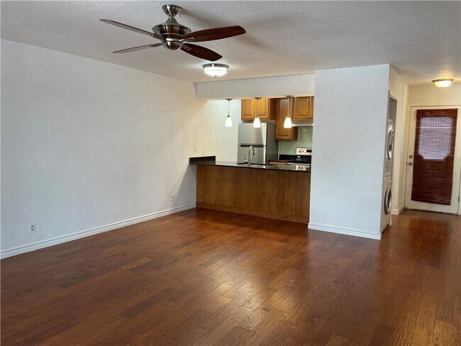 Foto del edificio - 6501 E Hill Dr