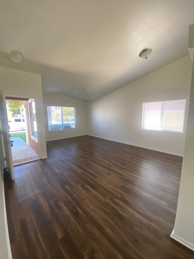 Building Photo - 44263 Tahoe Way