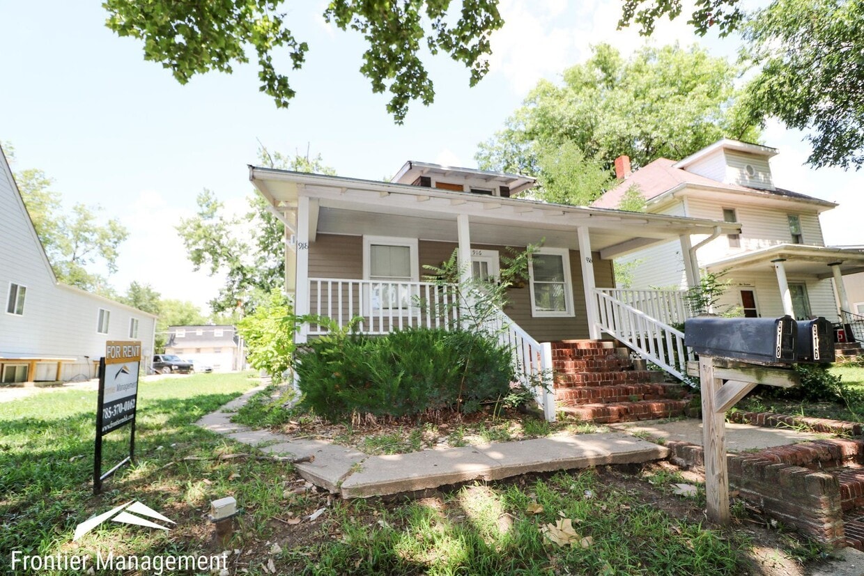 4 br, 2 bath House 918 Osage St House for Rent in Manhattan, KS