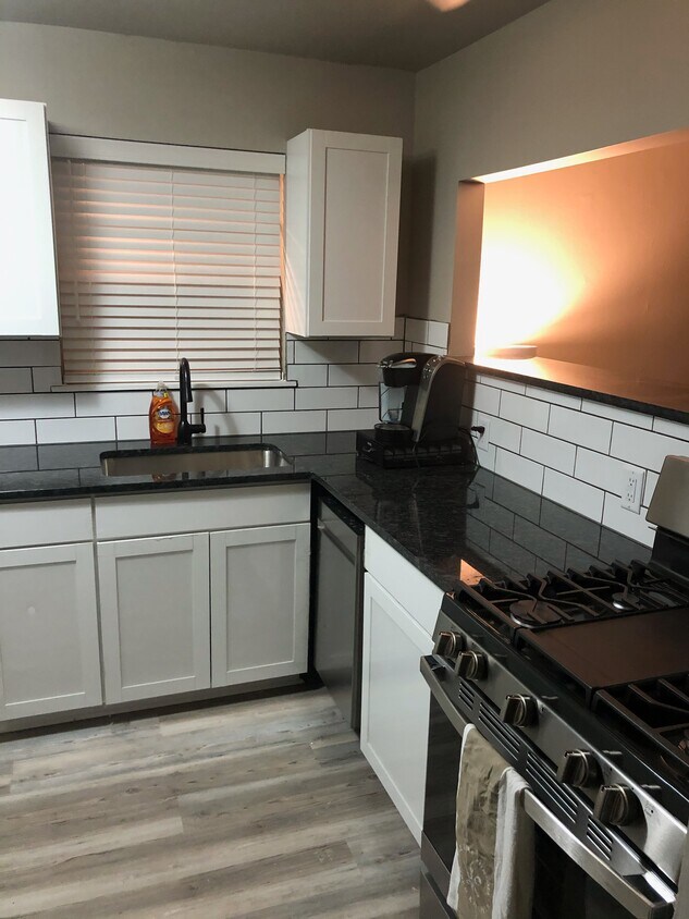 Foto principal - 810 Pine Valley Rd