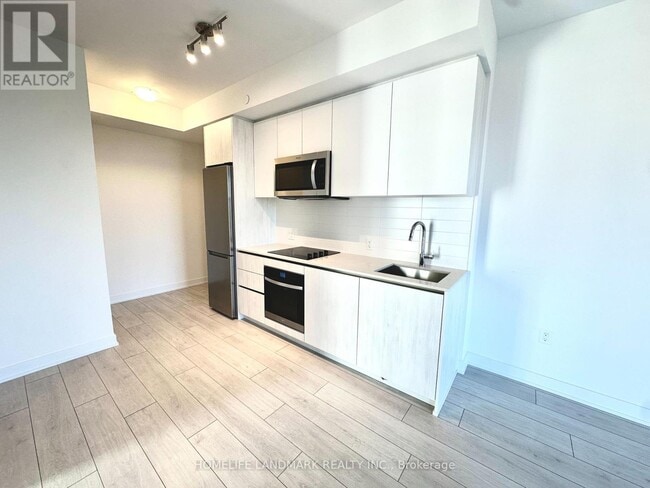 Photo du bâtiment - 5858 Yonge St