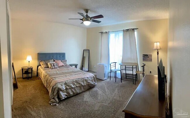 Building Photo - 853 Ladner Dr