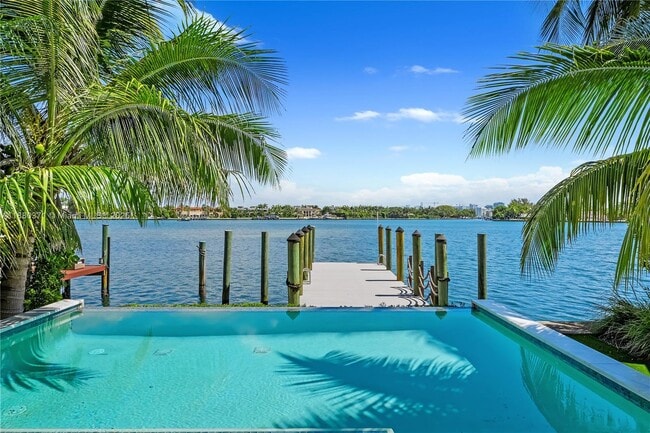 Foto del edificio - 1225 S Biscayne Point Rd