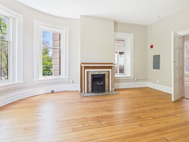 Building Photo - 7 E Franklin St