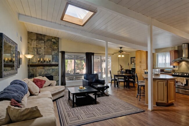 Foto del edificio - Spacious 4 Room (3 Bedrooms + Den) 2 Bath POOL HOUSE!! Right next to SDSU